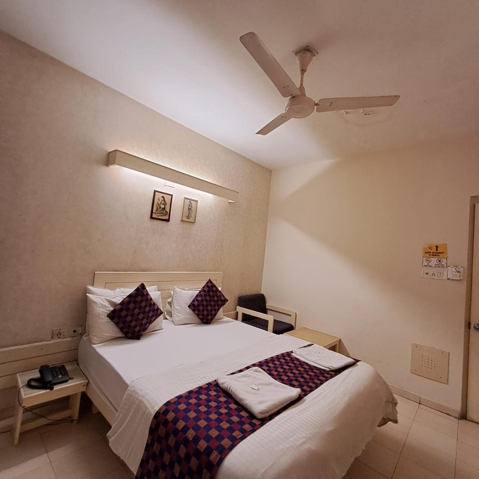 Hotel Tulsi Βαντοντάρα Εξωτερικό φωτογραφία