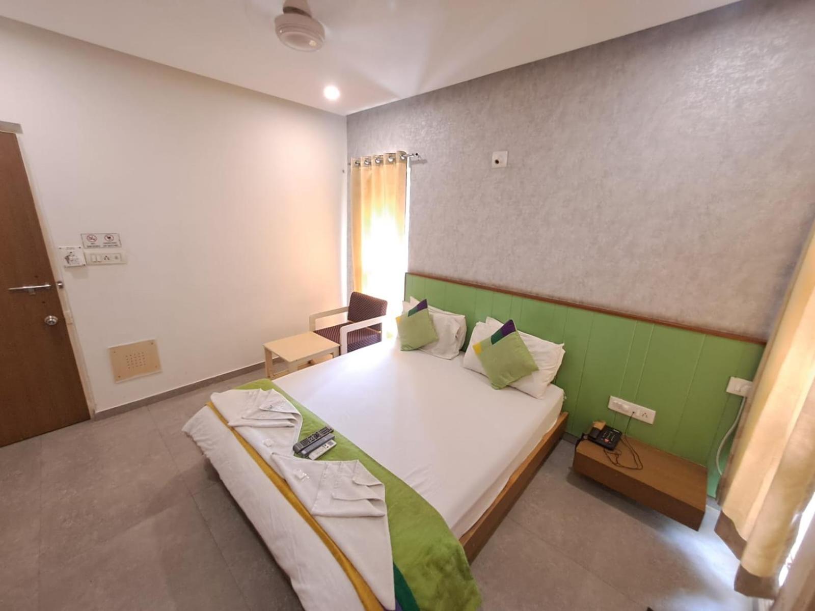 Hotel Tulsi Βαντοντάρα Εξωτερικό φωτογραφία