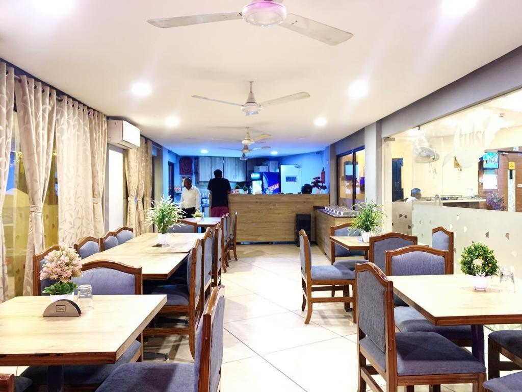 Hotel Tulsi Βαντοντάρα Εξωτερικό φωτογραφία